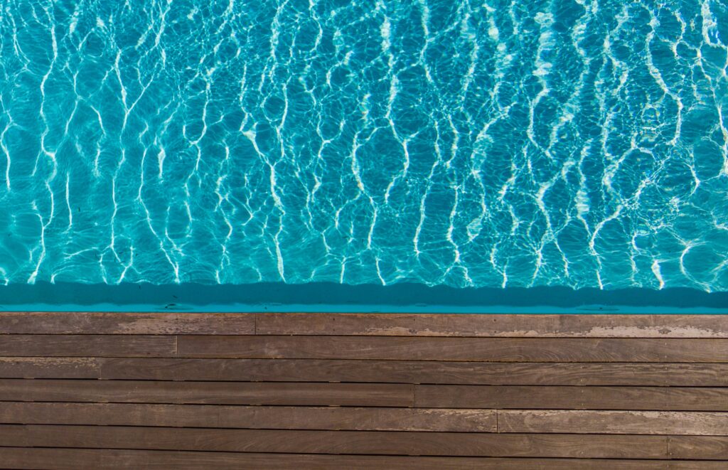 La piscine : ne plongez pas tête baissée